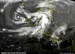immagine meteosat che mostra il vortice ciclonico ad ovest delle Isole Britanniche