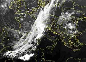 Foto satellitare che mostra la perturbazione atlantica che metteva fine al dominio anticiclonico estivo.
