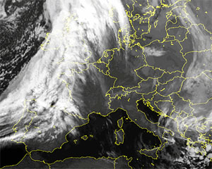 immagine satellitare che mostra la perturbazione in arrivo sull'Italia