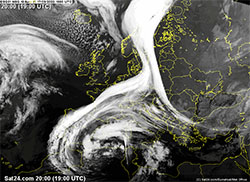 Foto satellitare che mostra il vortice ciclonico che dal Marocco transita verso Est