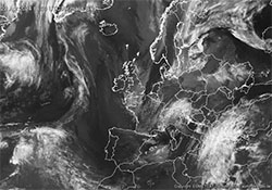 Immagine satellitare della perturbazione attiva sull'Italia