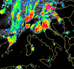 Immagine satellitare dei fenomeni temporaleschi in atto sul Nord Italia